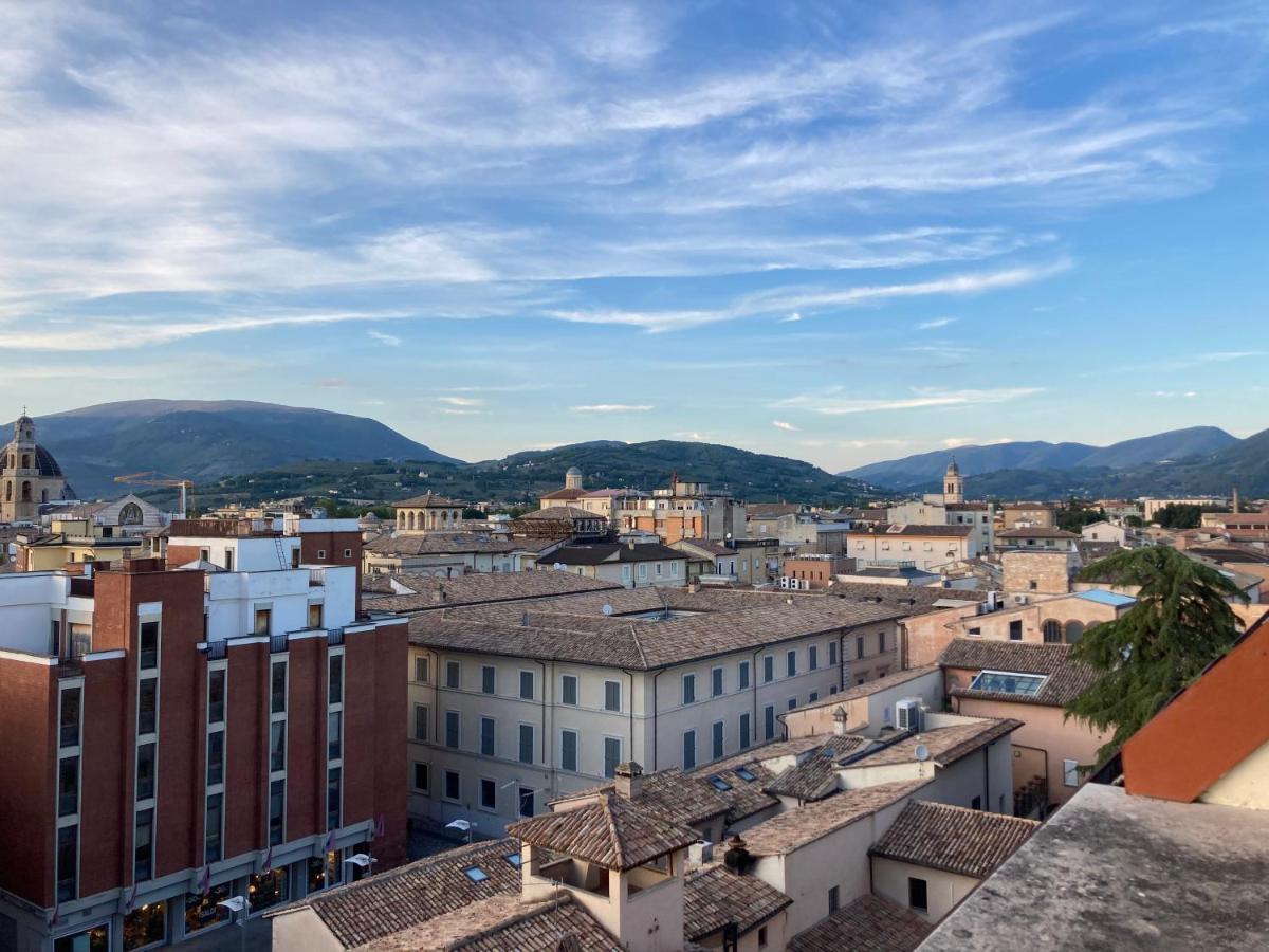 Affittacamere La Terrazza Sul Campanile Foligno Esterno foto